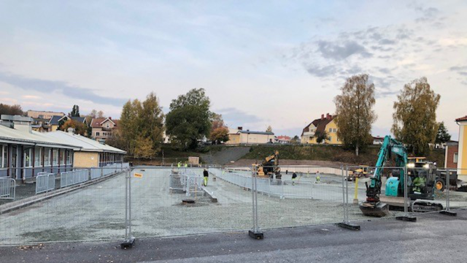 Foto på byggarbetsplatsen vid Bengtsgårdens busshållplats från oktober 2022. 