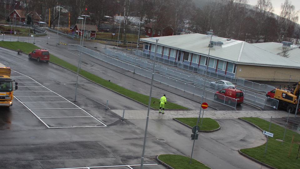 Översiktsfoto över busshållplatsen vid Bengtsgården, taget några veckor innan bygget var helt klart. 